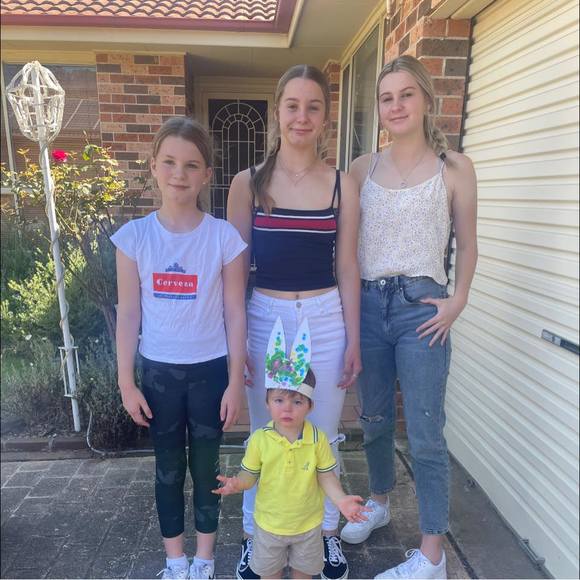 Meet your Posher, Lesley - Picture 1 of 1